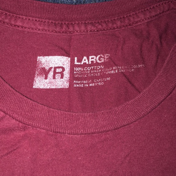 Young and reckless t shirt - Picture 3 of 3